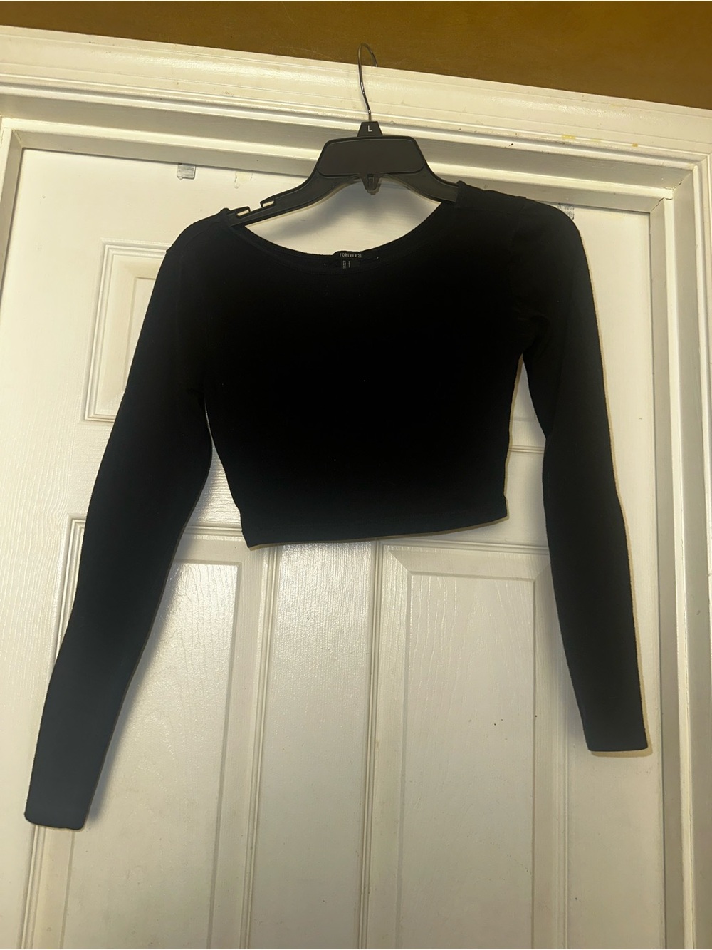 Forever 21 Black Long-Sleeve Cropped Top